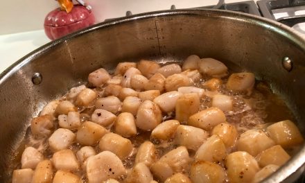Slim Man Cooks Risotto with Bay Scallops