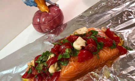 Slim Man Cooks Baked Salmon in Foil with Tomatoes, Garlic and Basil